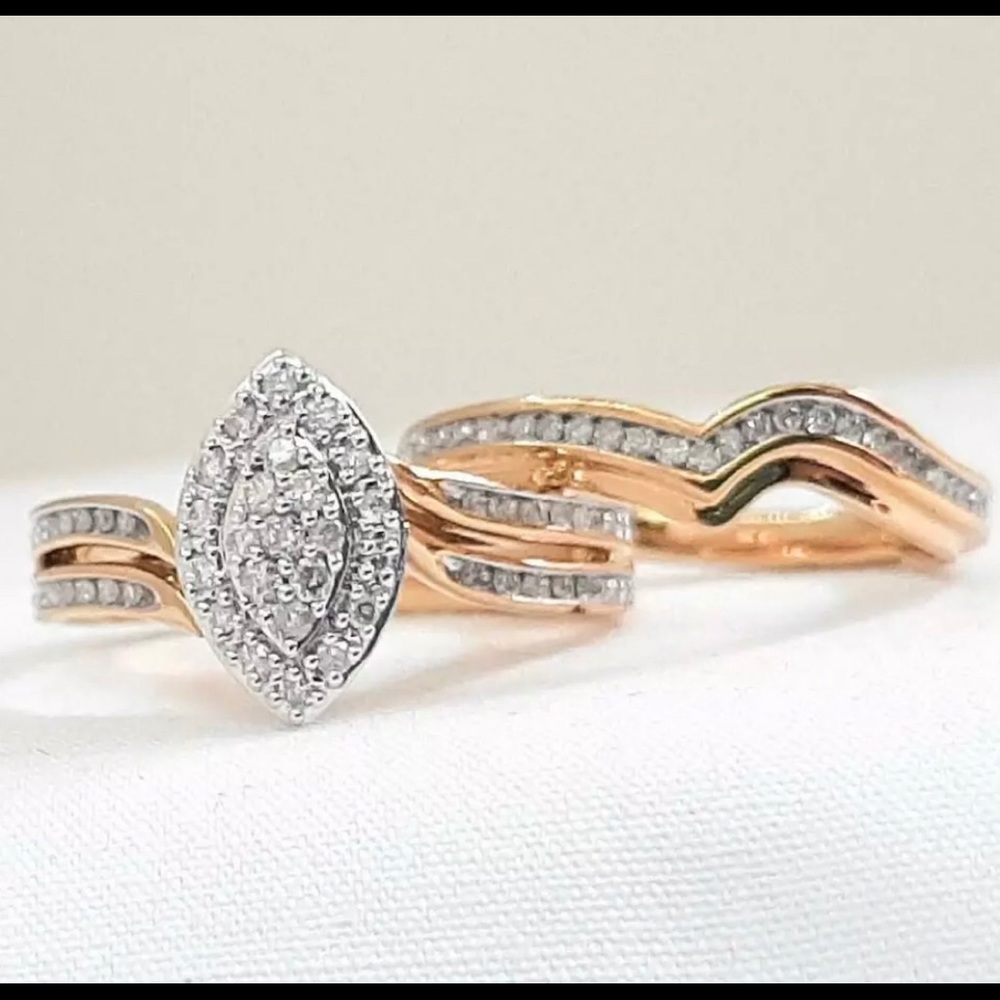 Lovely .82ctw Diamond 14k yellow Gold Wedding Set